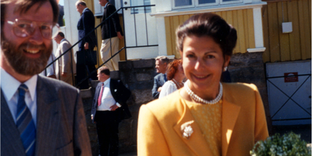 H.M. Drottning Silvia och Anders Olauson vid nyivigningen av Ågrenska 1989.