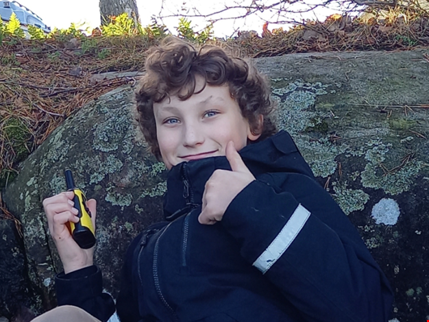 Pojke med walkie-talkie.